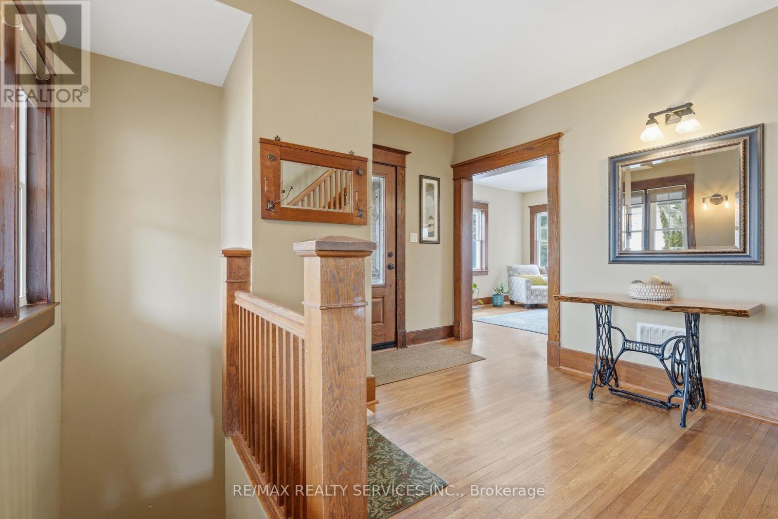 2 Maple Avenue, Caledon, Ontario  L7C 1K5 - Photo 5 - W12944958