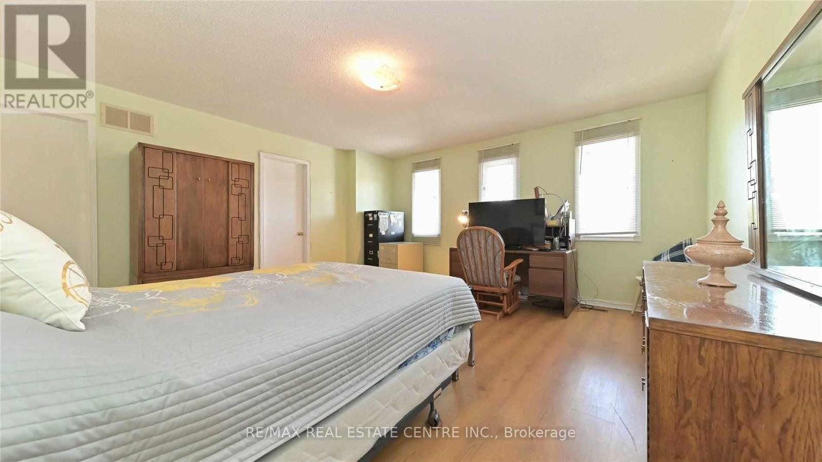 45 Faywood Drive, Brampton, Ontario  L6Y 4K3 - Photo 12 - W12944960