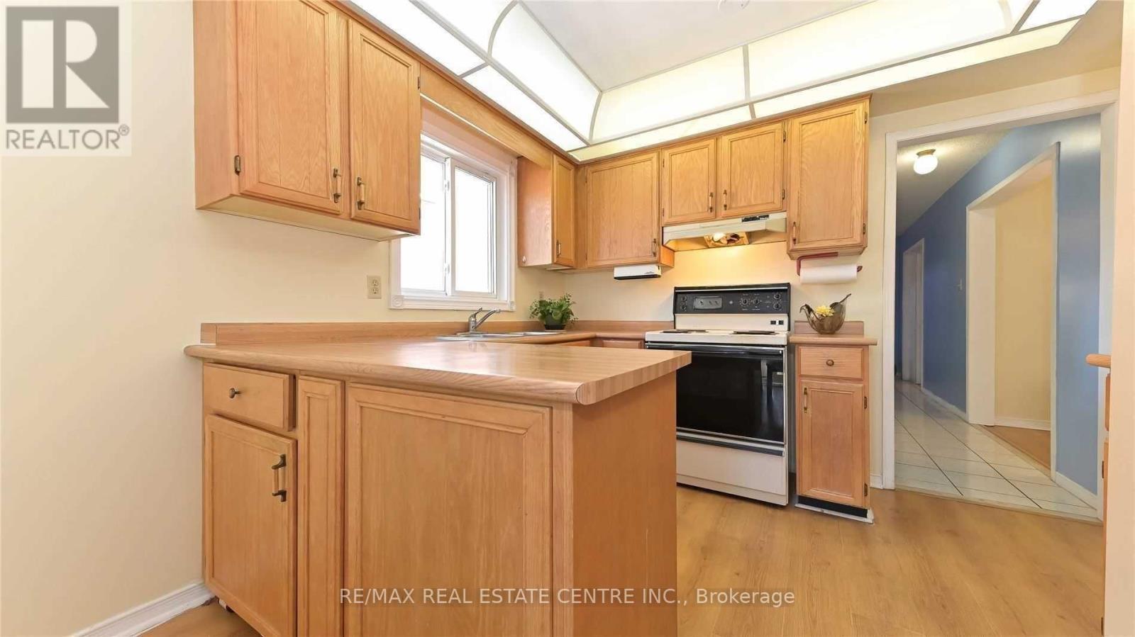 45 Faywood Drive, Brampton, Ontario  L6Y 4K3 - Photo 9 - W12944960