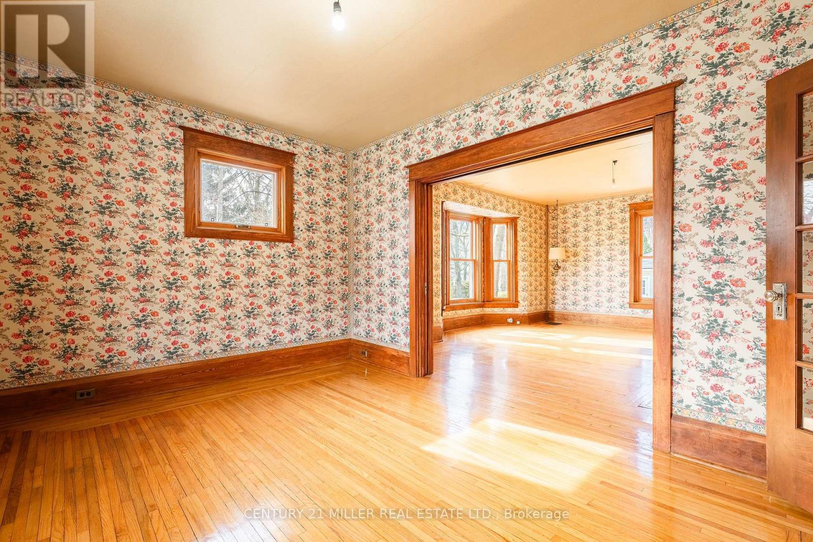 176 Douglas Avenue, Oakville, Ontario  L6J 3S1 - Photo 10 - W12945066