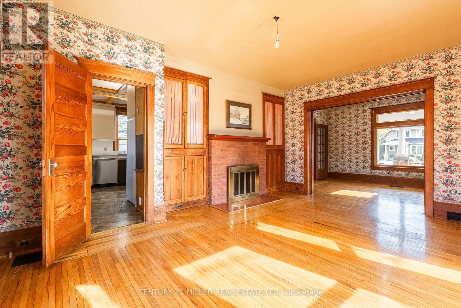 176 Douglas Avenue, Oakville, Ontario  L6J 3S1 - Photo 12 - W12945066