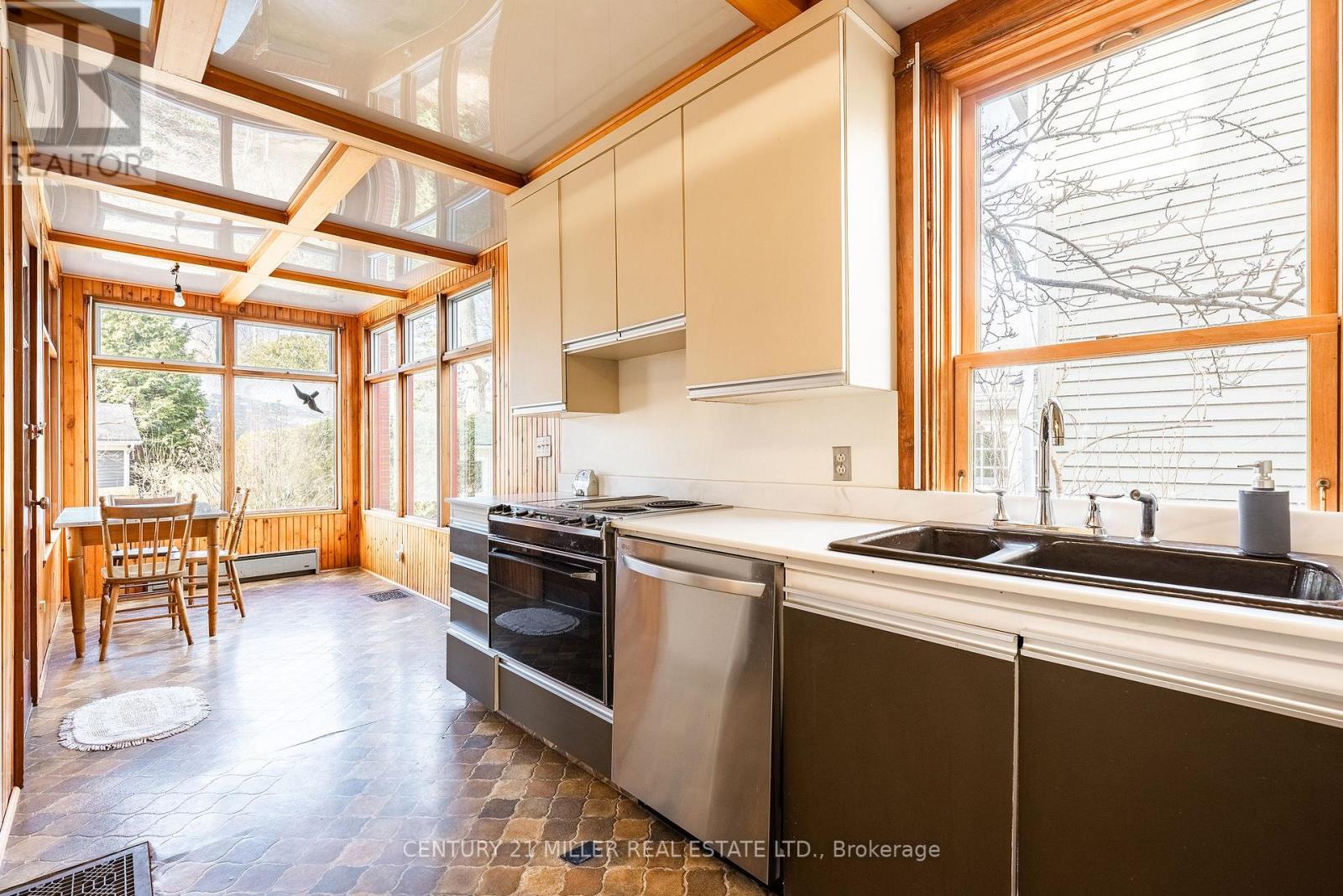 176 Douglas Avenue, Oakville, Ontario  L6J 3S1 - Photo 14 - W12945066