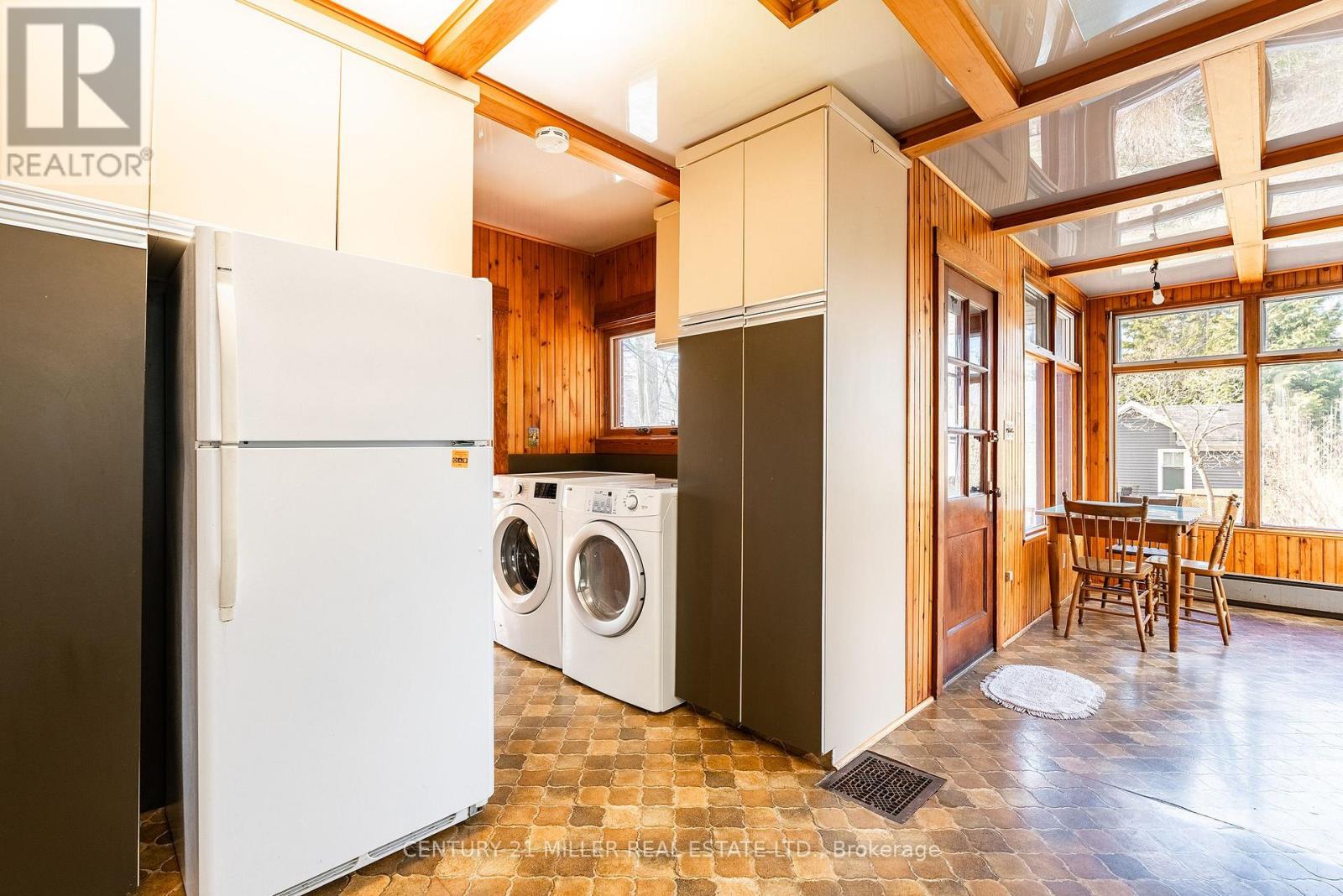 176 Douglas Avenue, Oakville, Ontario  L6J 3S1 - Photo 15 - W12945066