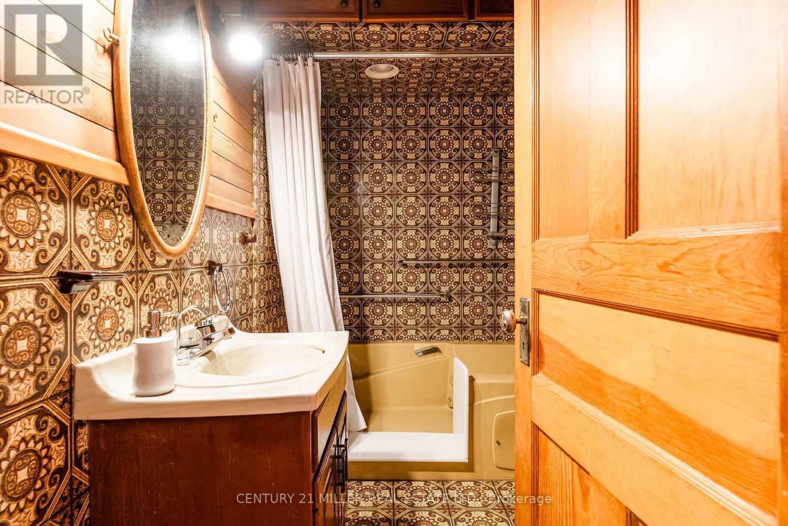 176 Douglas Avenue, Oakville, Ontario  L6J 3S1 - Photo 24 - W12945066