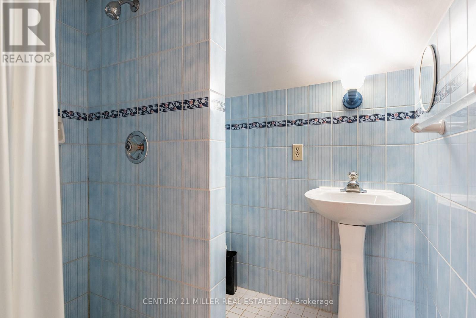 176 Douglas Avenue, Oakville, Ontario  L6J 3S1 - Photo 29 - W12945066