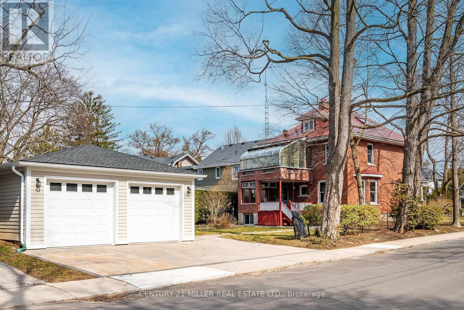 176 Douglas Avenue, Oakville, Ontario  L6J 3S1 - Photo 4 - W12945066