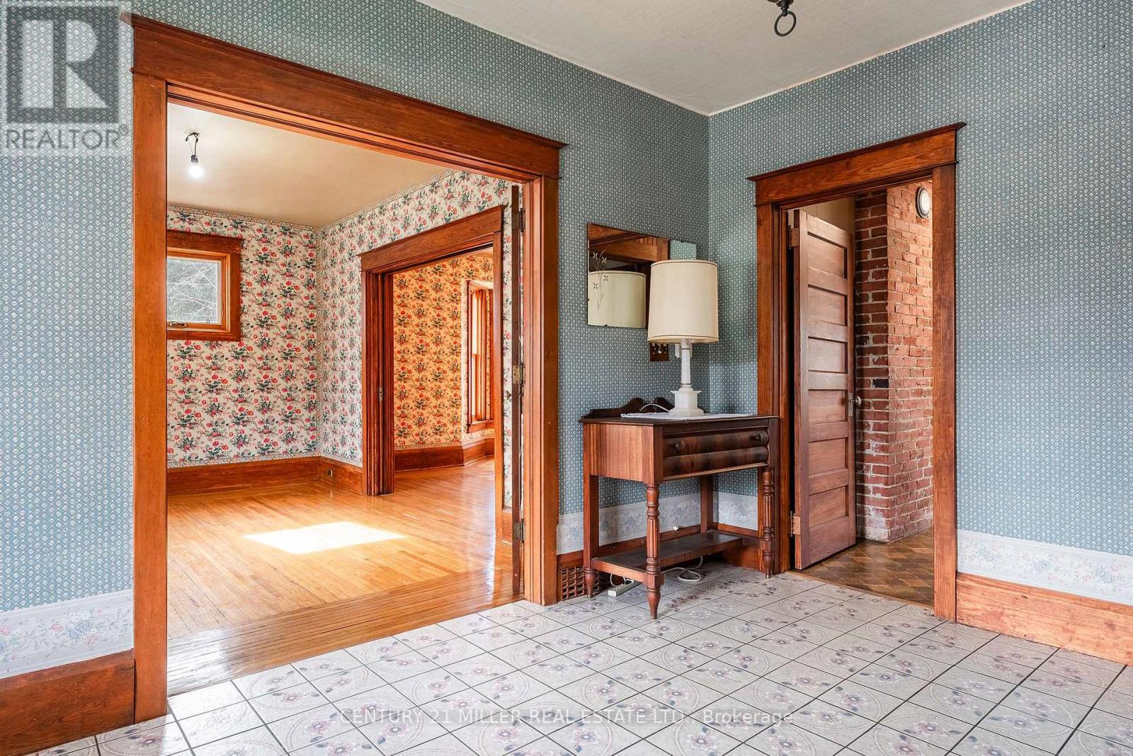 176 Douglas Avenue, Oakville, Ontario  L6J 3S1 - Photo 8 - W12945066