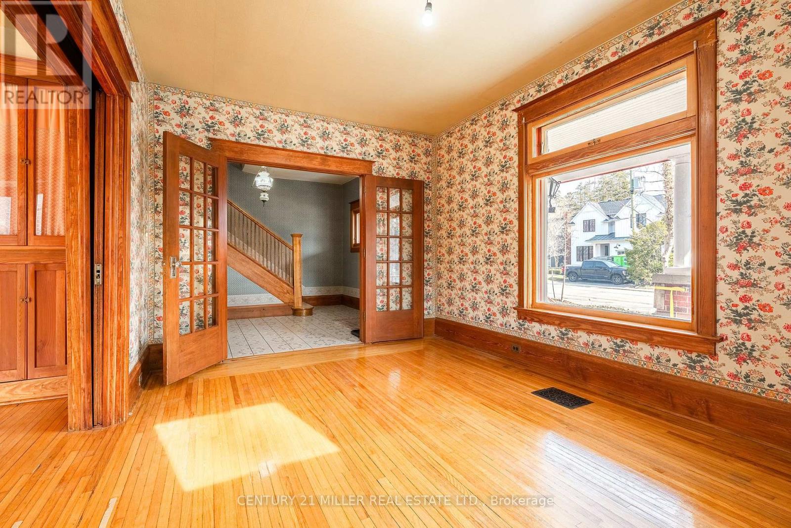 176 Douglas Avenue, Oakville, Ontario  L6J 3S1 - Photo 9 - W12945066