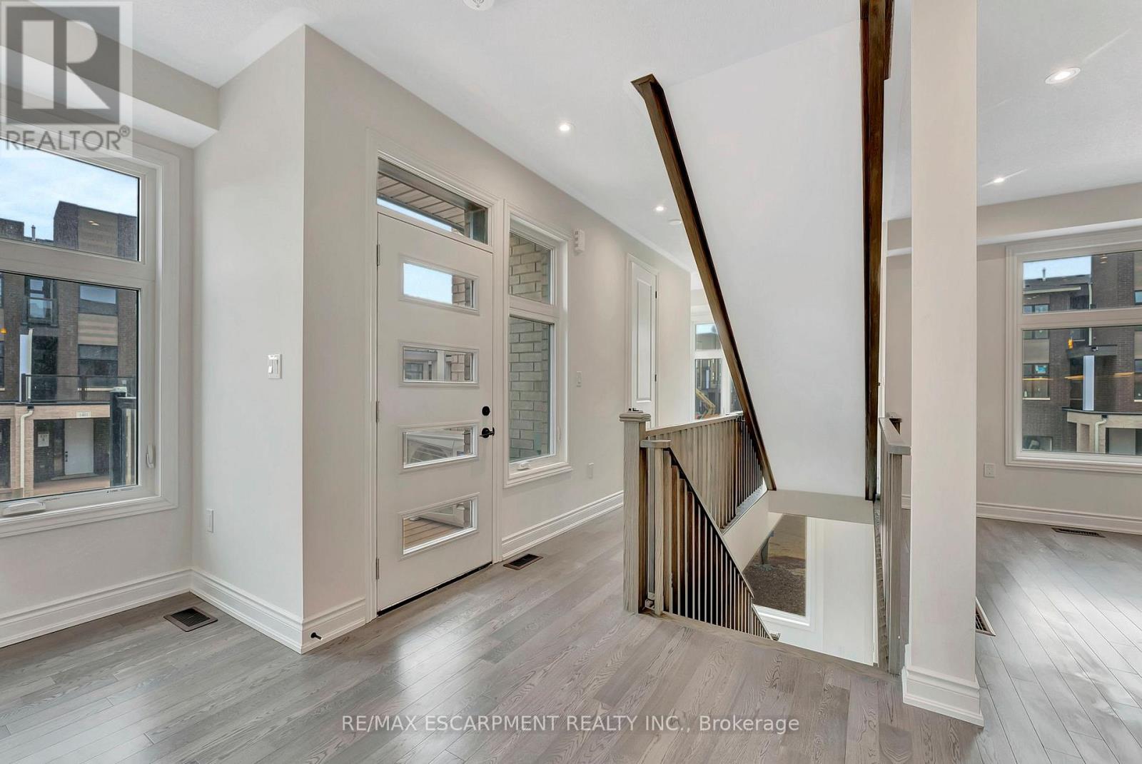 1404 Courtleigh Trail, Oakville, Ontario  L6H 7Y7 - Photo 11 - W12945148