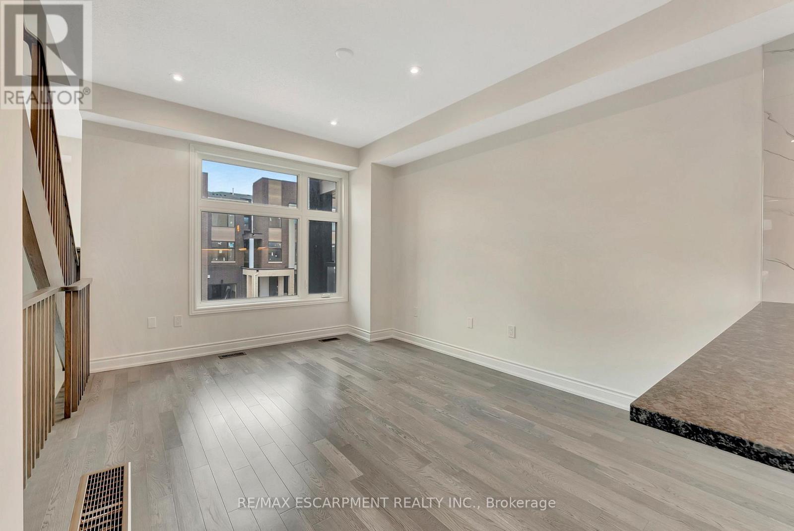 1404 Courtleigh Trail, Oakville, Ontario  L6H 7Y7 - Photo 12 - W12945148