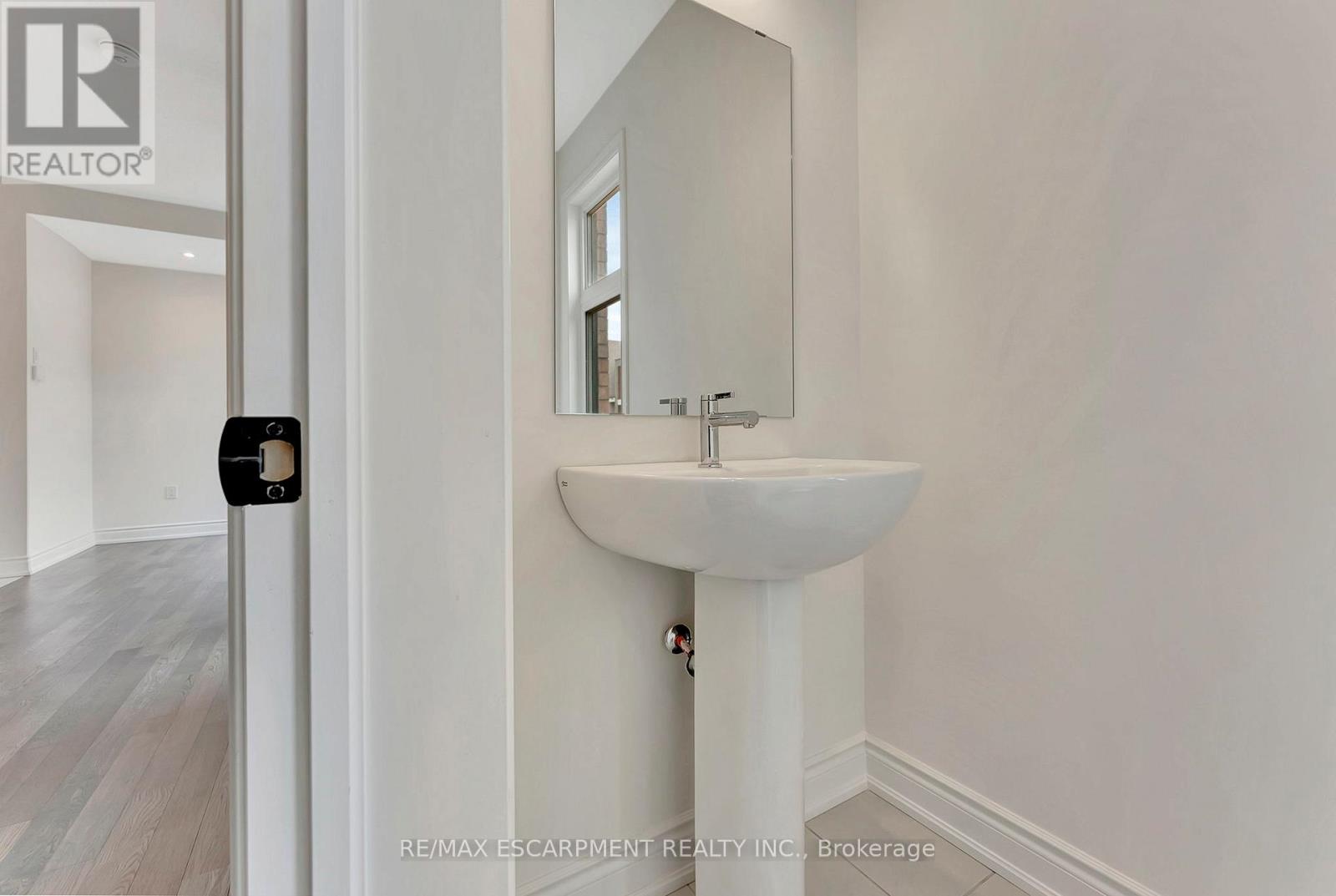 1404 Courtleigh Trail, Oakville, Ontario  L6H 7Y7 - Photo 14 - W12945148