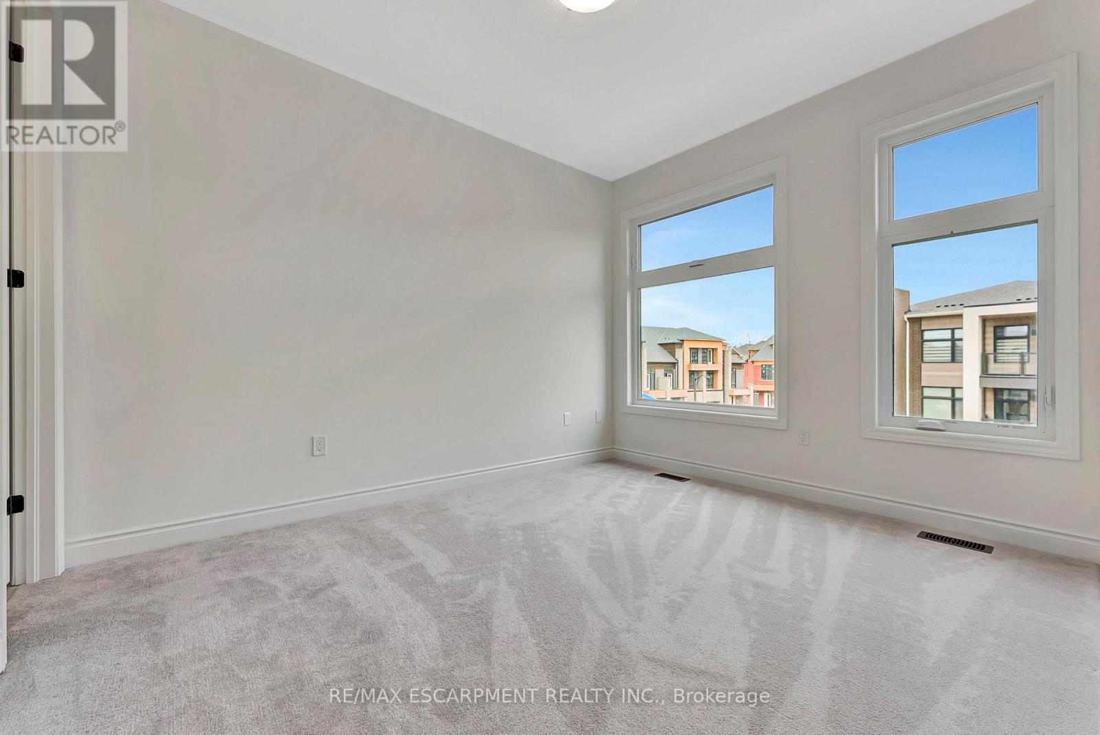 1404 Courtleigh Trail, Oakville, Ontario  L6H 7Y7 - Photo 17 - W12945148