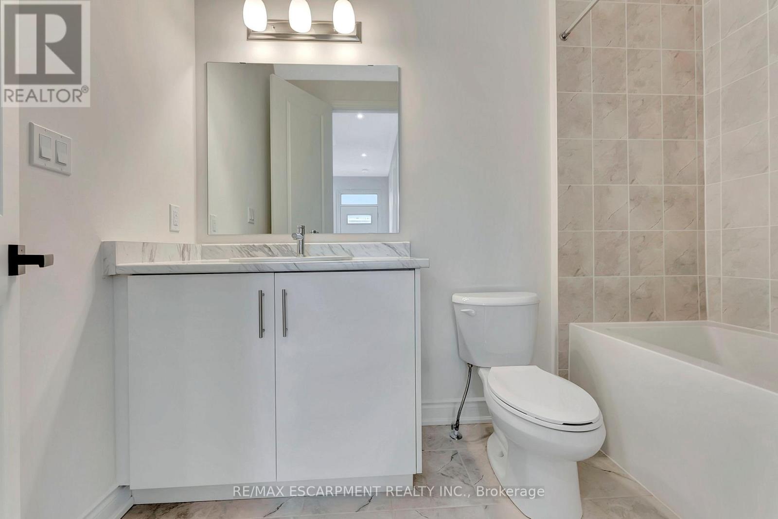 1404 Courtleigh Trail, Oakville, Ontario  L6H 7Y7 - Photo 20 - W12945148