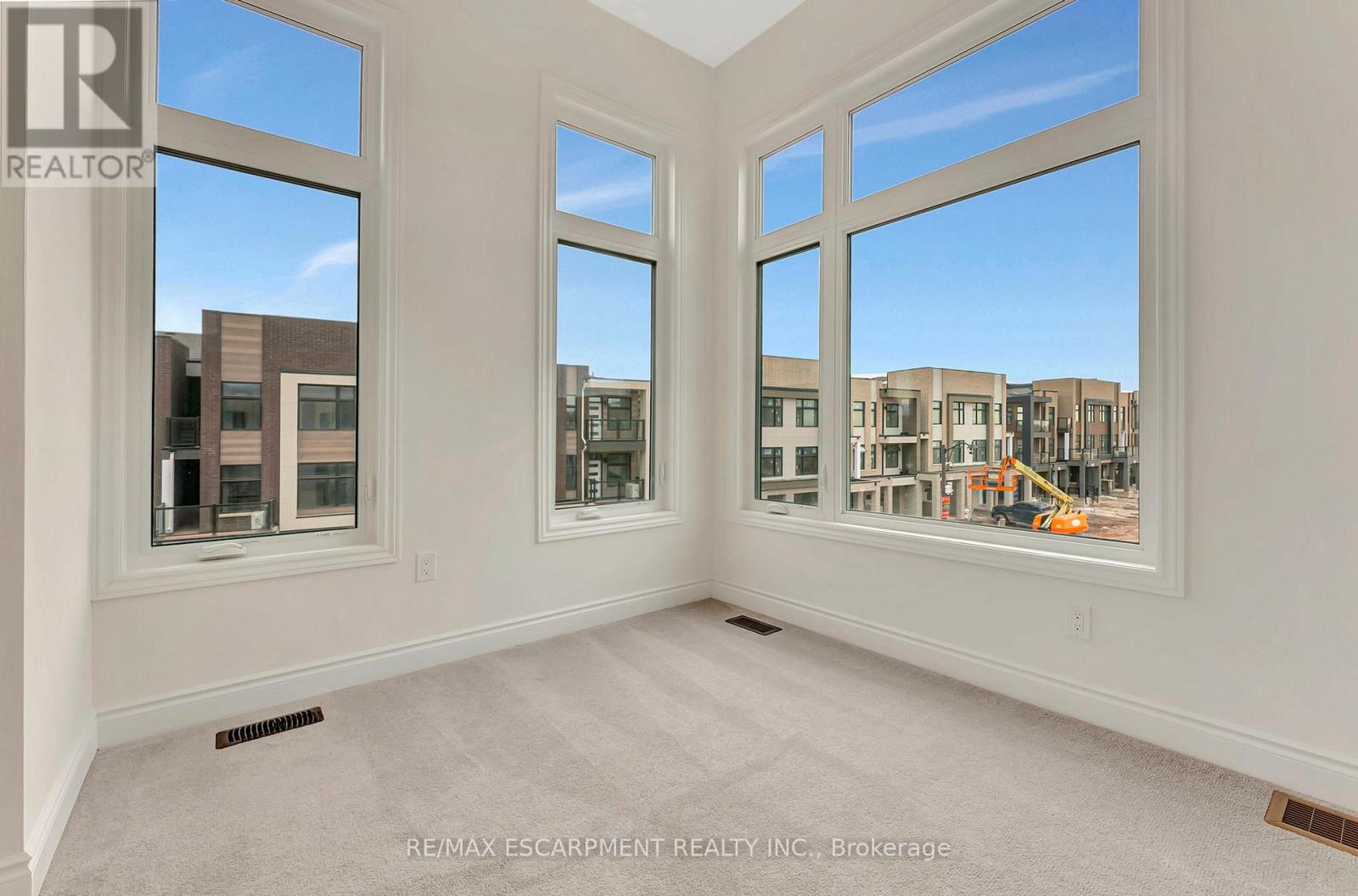 1404 Courtleigh Trail, Oakville, Ontario  L6H 7Y7 - Photo 24 - W12945148