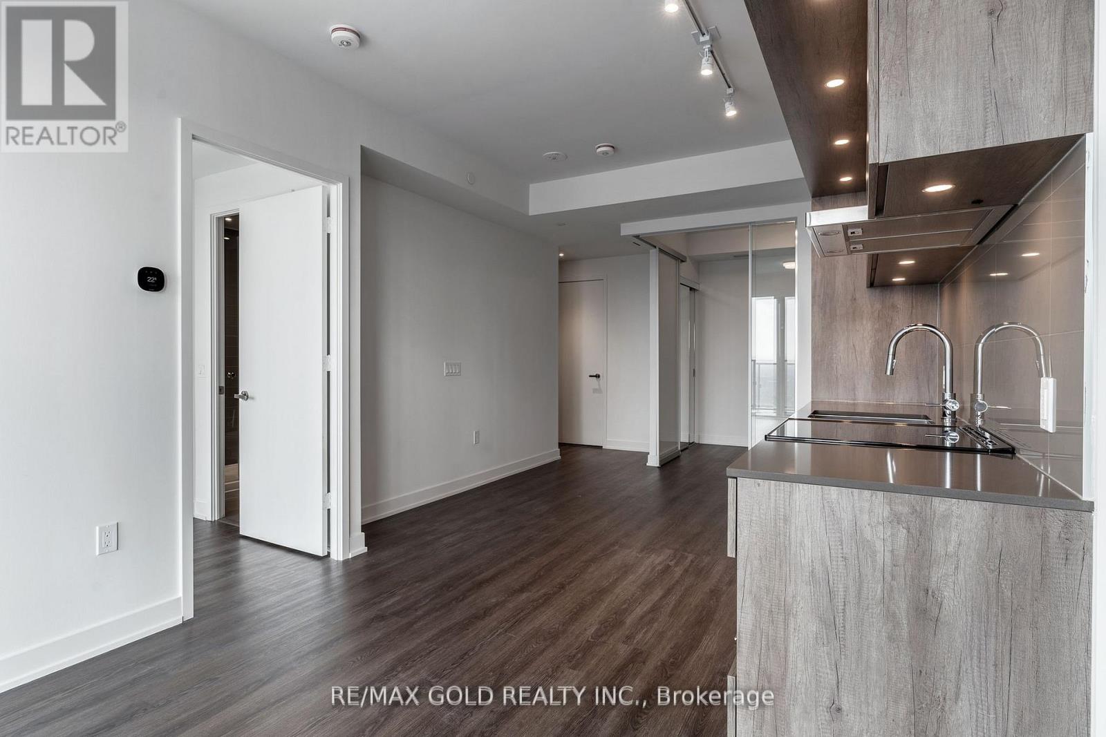 3401 - 448 Burnhamthorpe Road W, Mississauga, Ontario  L5B 4M6 - Photo 10 - W12945222