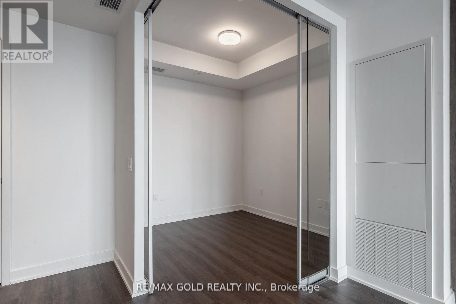 3401 - 448 Burnhamthorpe Road W, Mississauga, Ontario  L5B 4M6 - Photo 16 - W12945222