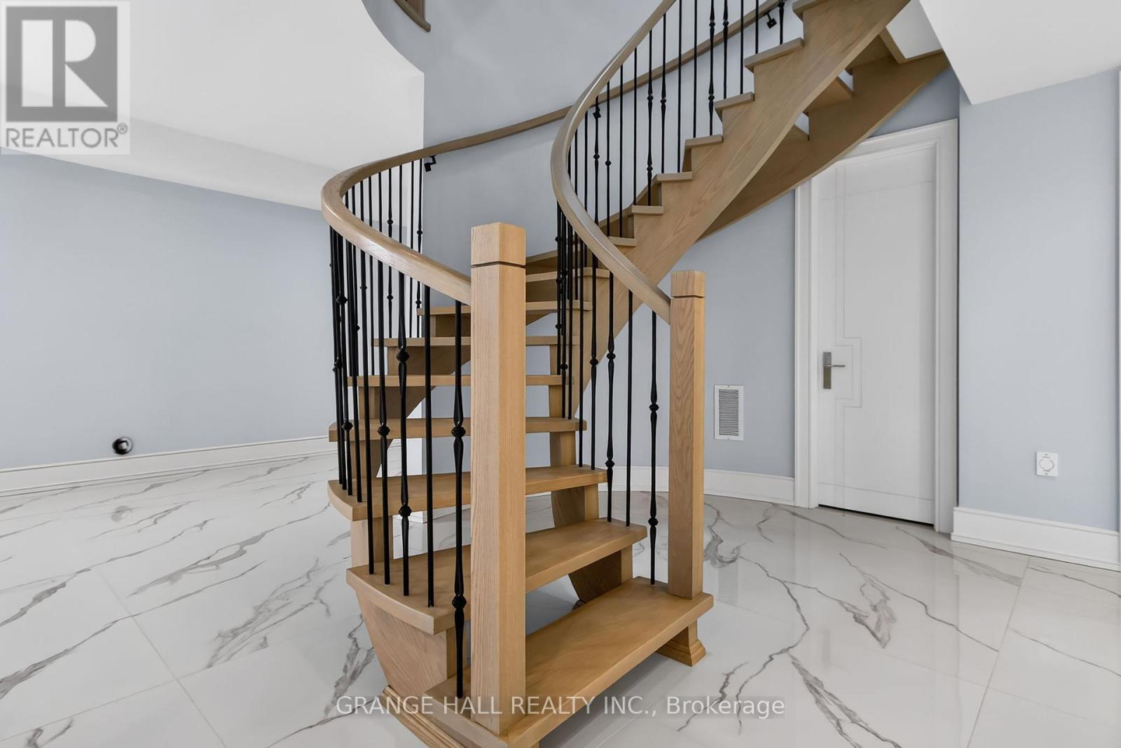 16 Barker Avenue, Toronto, Ontario  M9V 1E5 - Photo 37 - W12945226