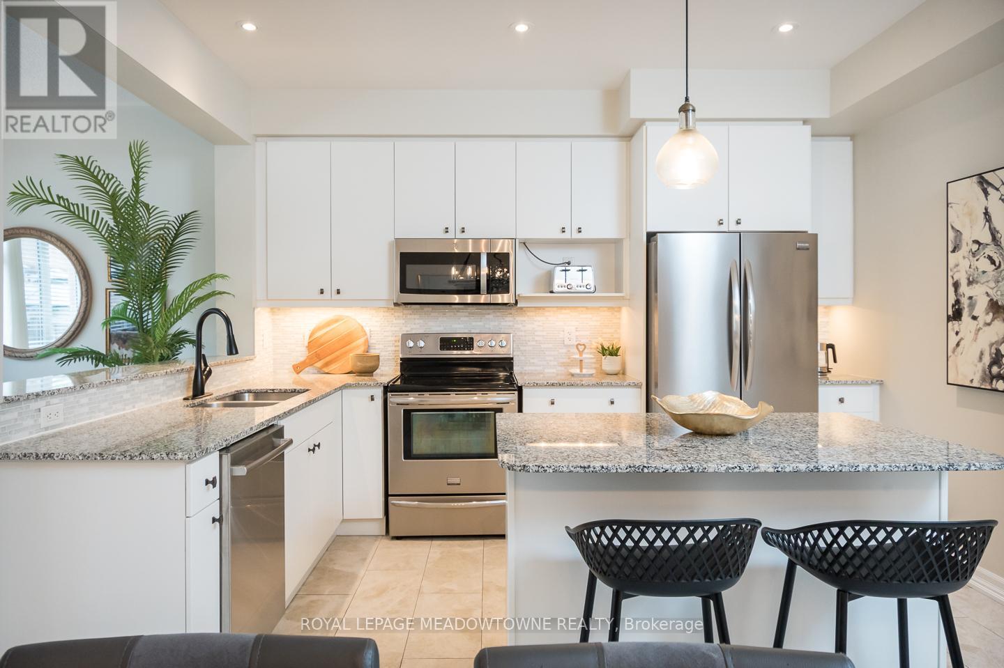 120 Aird Court, Milton, Ontario  L9T 8B6 - Photo 7 - W12945248