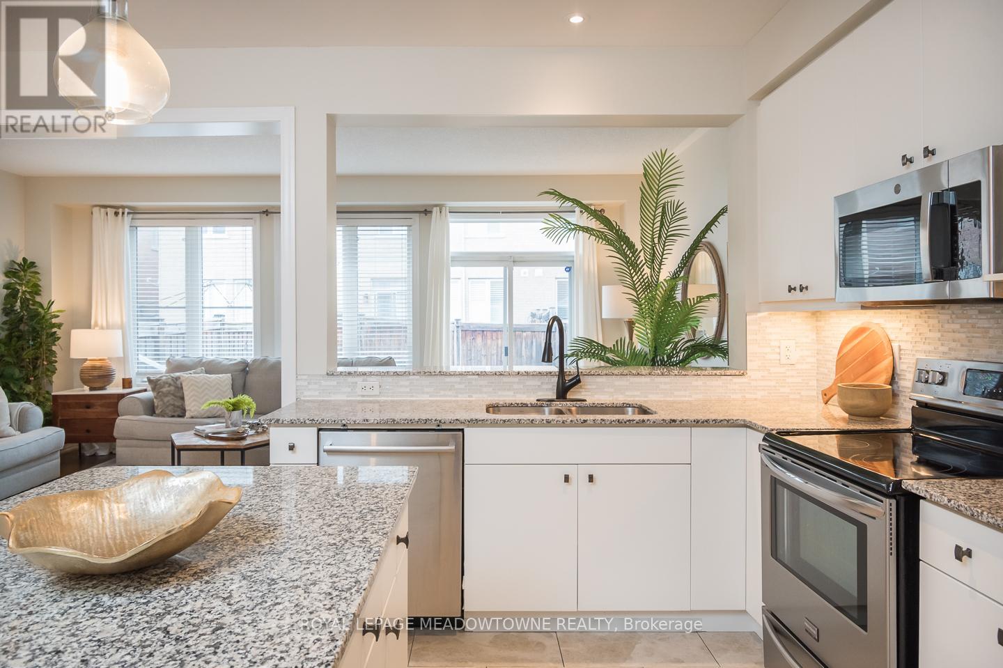 120 Aird Court, Milton, Ontario  L9T 8B6 - Photo 9 - W12945248