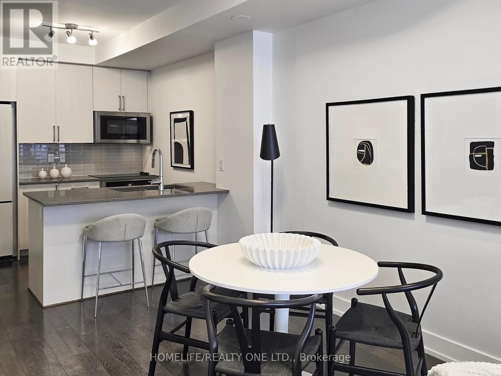 1076 Lansdowne Avenue, Toronto, Ontario  M6H 4H2 - Photo 9 - W12945286