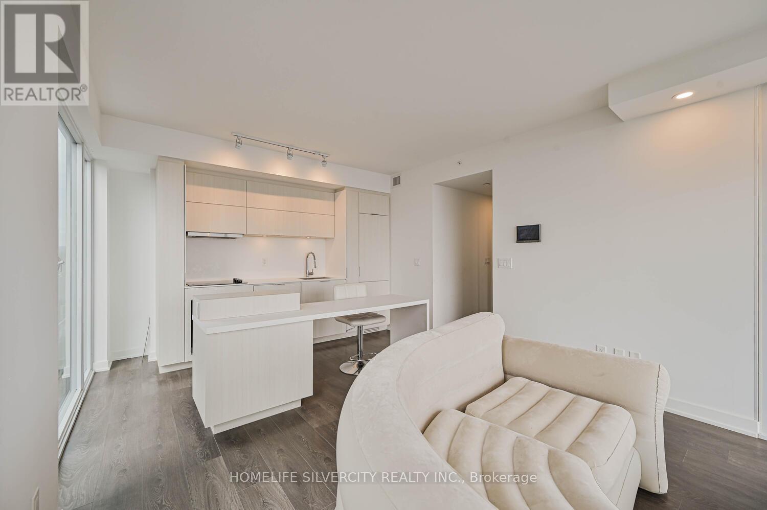 507 - 370 Martha Street, Burlington, Ontario  L6R 0G9 - Photo 10 - W12945290