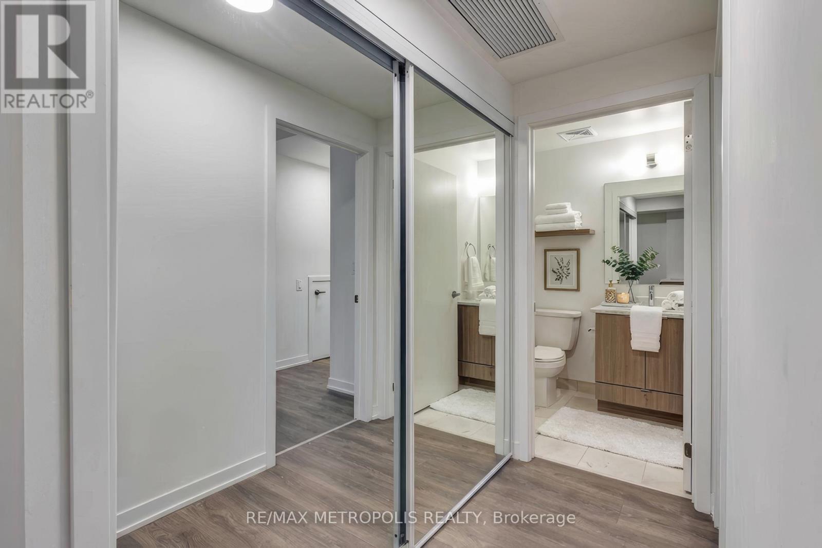 H105 - 90 Canon Jackson Drive, Toronto, Ontario  M6M 0C1 - Photo 7 - W12945304