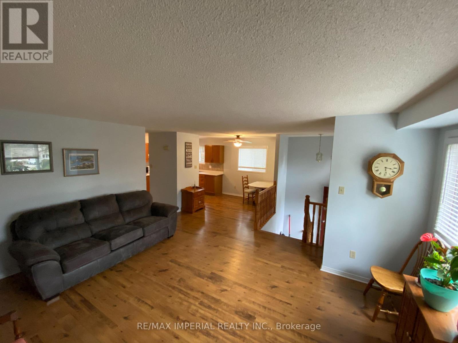 Unit 2 - 18 Helen Street, Kawartha Lakes, Ontario  K0M 1A0 - Photo 8 - X12944892