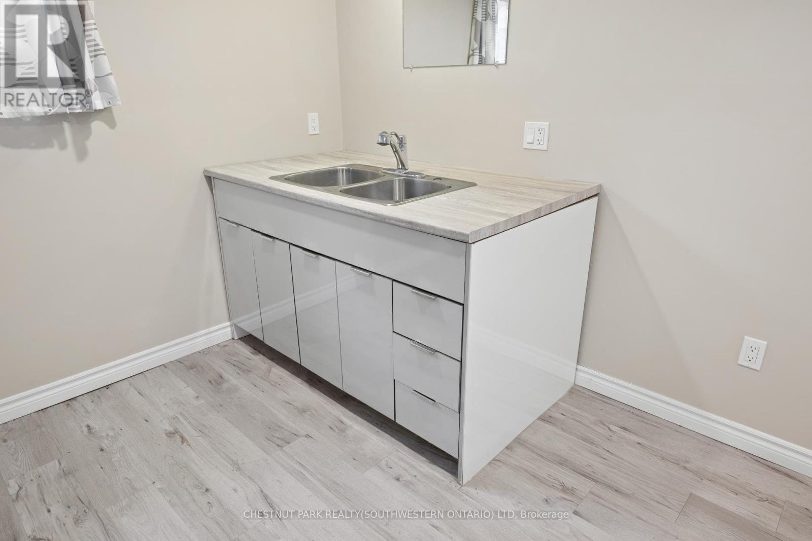 492 Ephraim Street, Kitchener, Ontario  N2B 2C6 - Photo 29 - X12944924