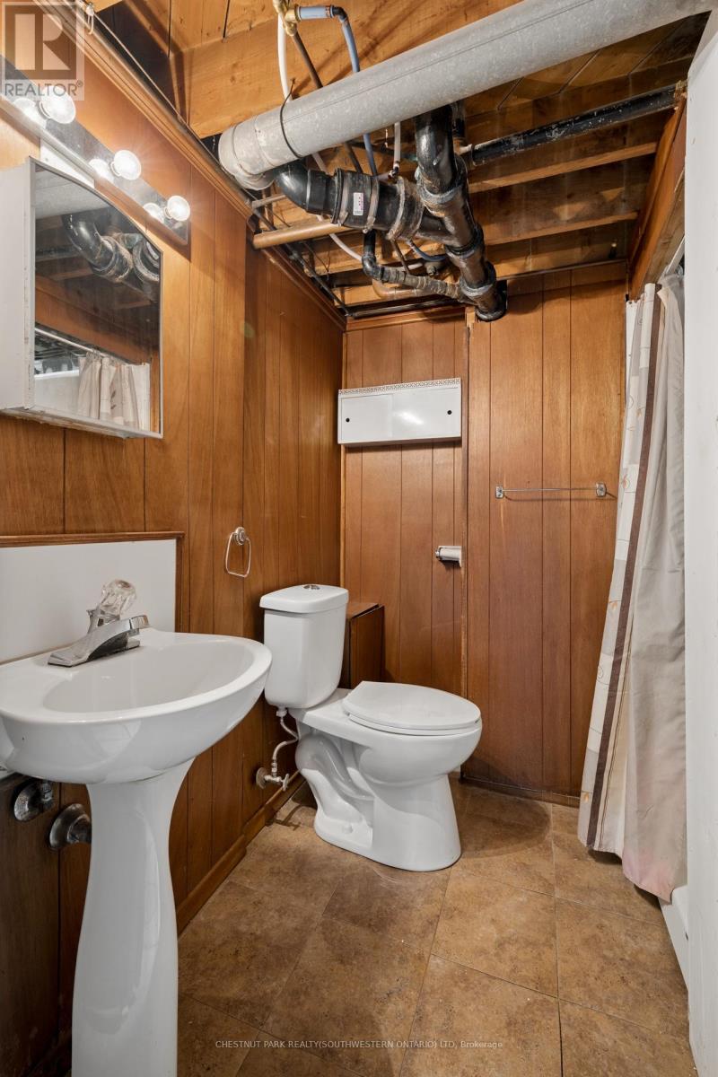 492 Ephraim Street, Kitchener, Ontario  N2B 2C6 - Photo 30 - X12944924