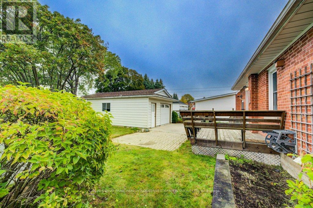 492 Ephraim Street, Kitchener, Ontario  N2B 2C6 - Photo 38 - X12944924