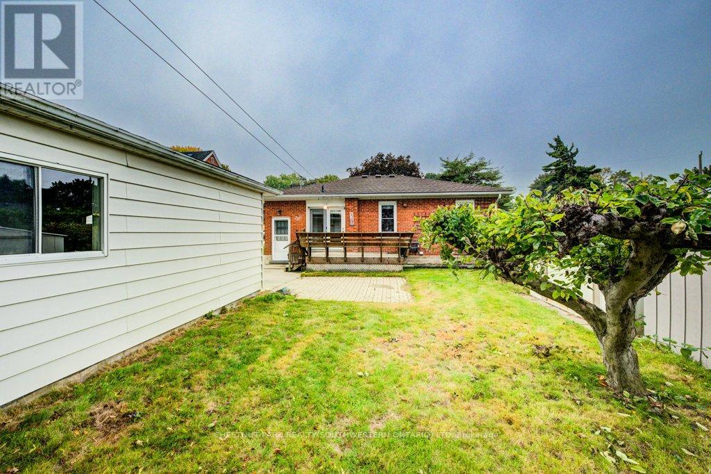 492 Ephraim Street, Kitchener, Ontario  N2B 2C6 - Photo 41 - X12944924