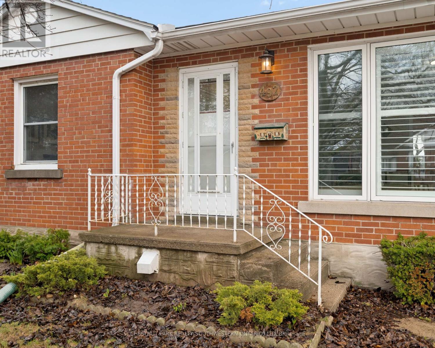 492 Ephraim Street, Kitchener, Ontario  N2B 2C6 - Photo 7 - X12944924