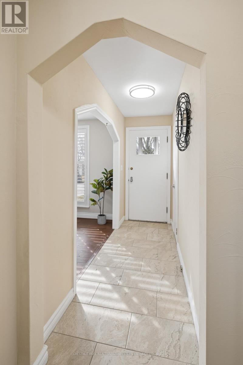 492 Ephraim Street, Kitchener, Ontario  N2B 2C6 - Photo 8 - X12944924