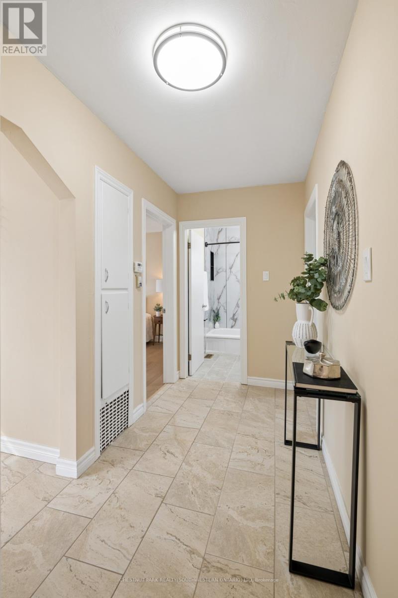 492 Ephraim Street, Kitchener, Ontario  N2B 2C6 - Photo 9 - X12944924