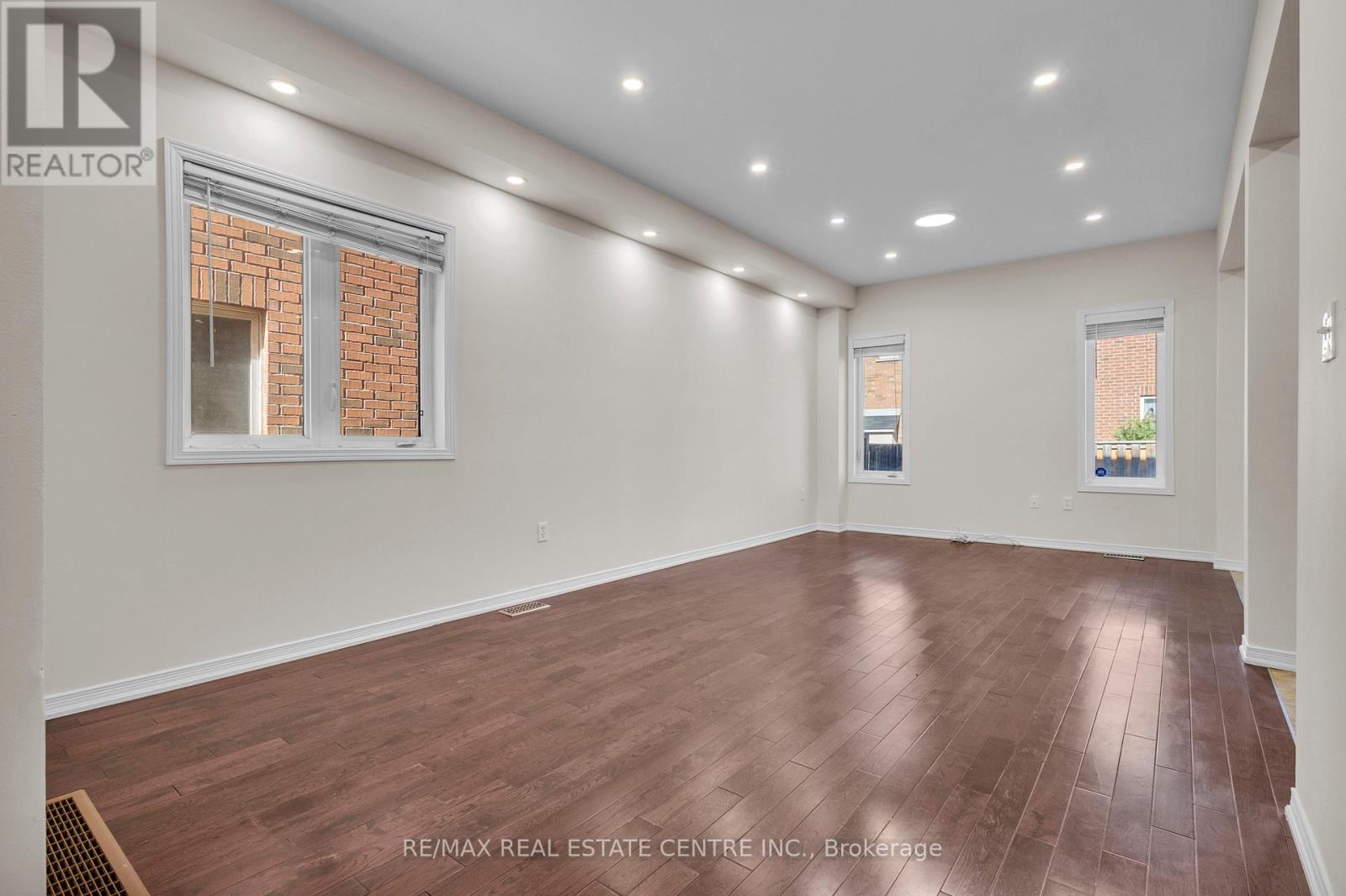 86 Glendarling Crescent, Hamilton, Ontario  L8E 0B1 - Photo 7 - X12945068