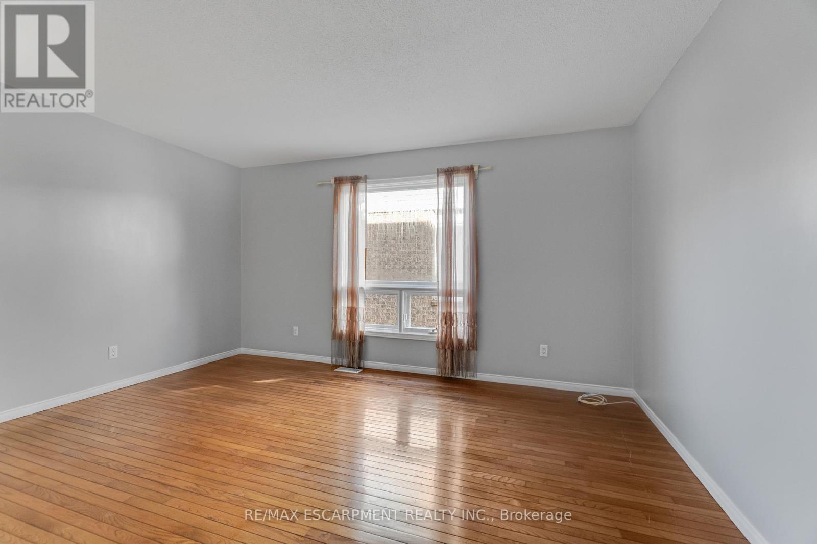 180 Fano Drive, Hamilton, Ontario  L8W 3X3 - Photo 12 - X12945094