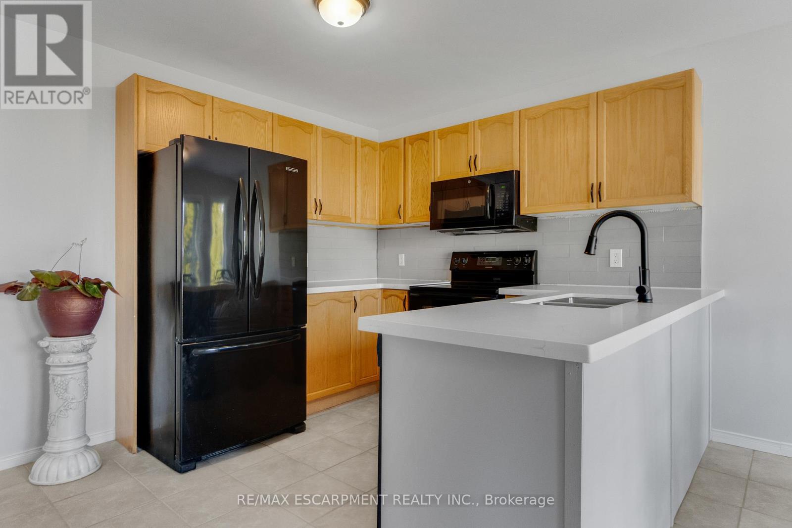 180 Fano Drive, Hamilton, Ontario  L8W 3X3 - Photo 19 - X12945094