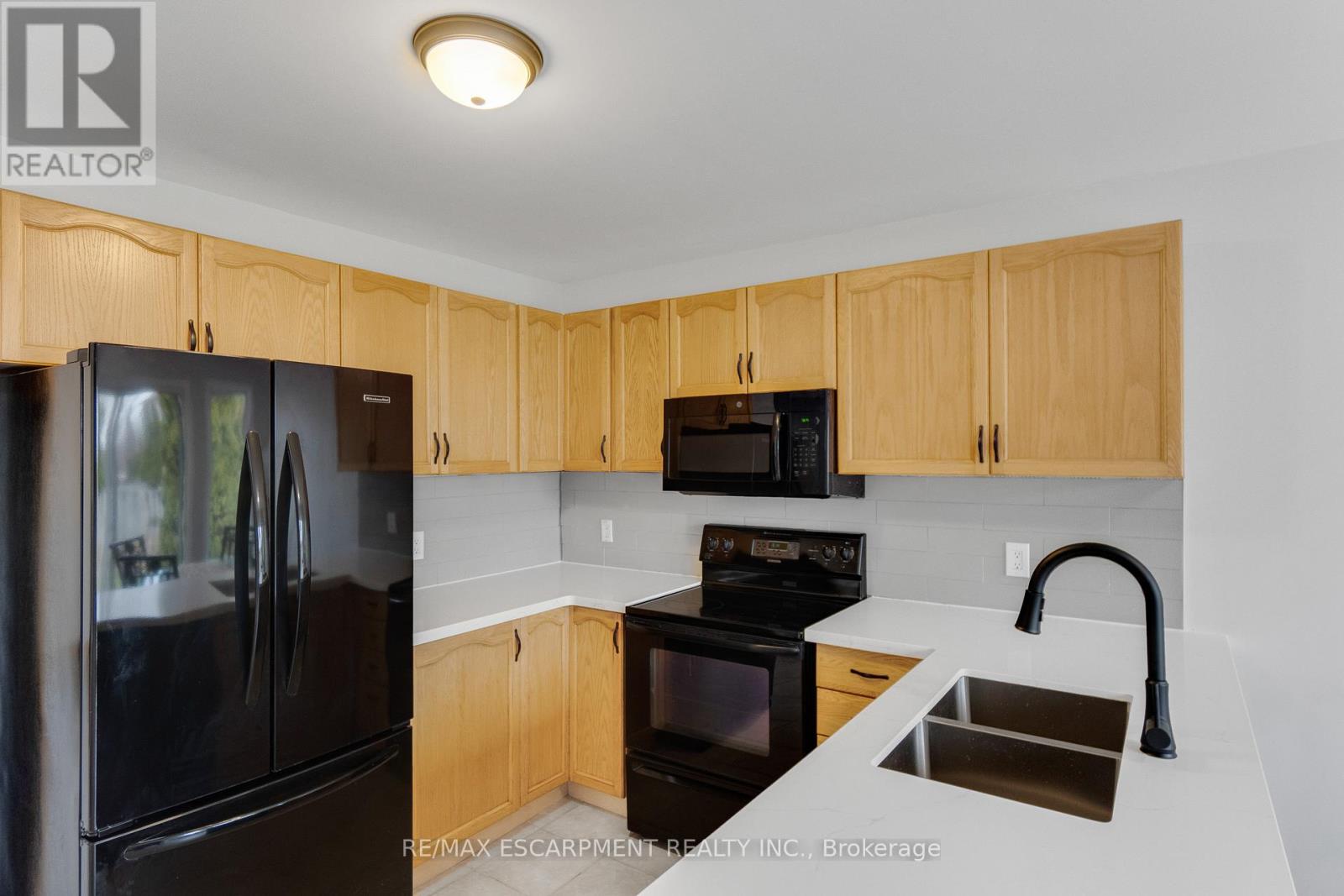 180 Fano Drive, Hamilton, Ontario  L8W 3X3 - Photo 21 - X12945094