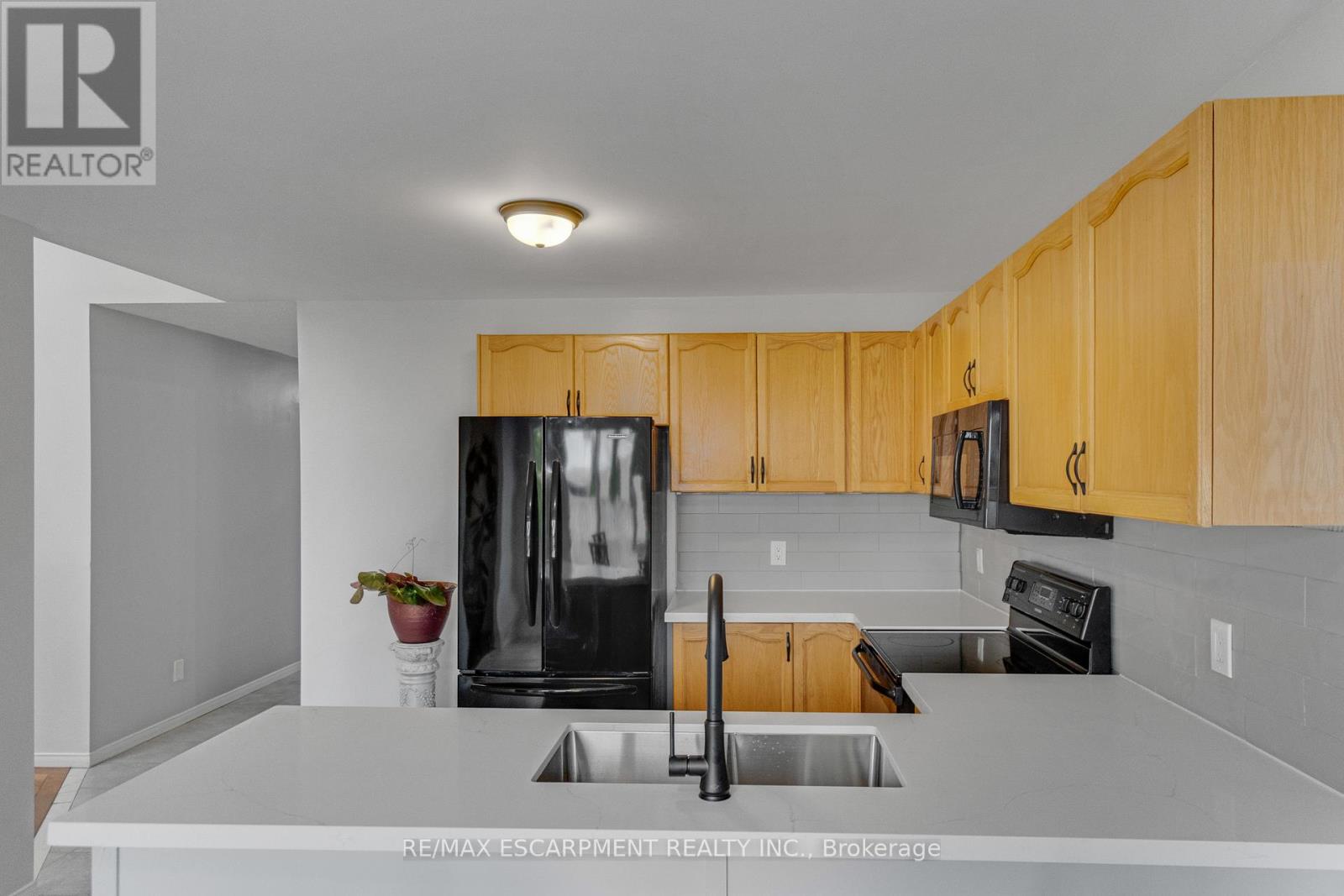 180 Fano Drive, Hamilton, Ontario  L8W 3X3 - Photo 22 - X12945094