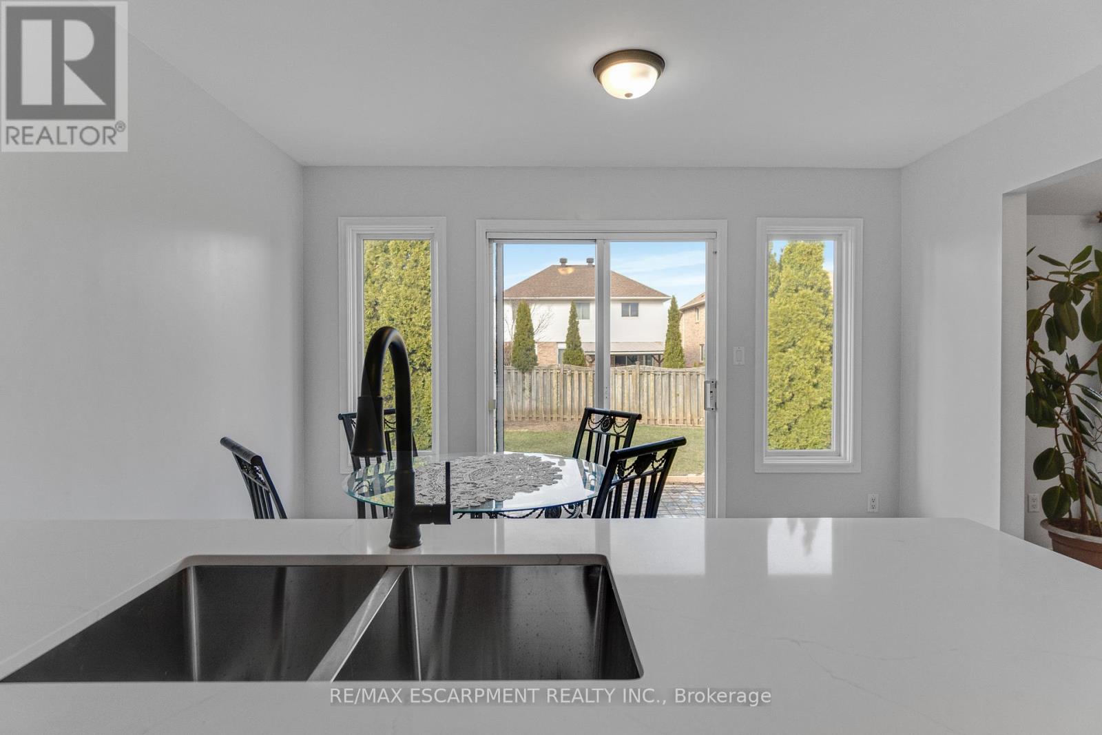 180 Fano Drive, Hamilton, Ontario  L8W 3X3 - Photo 24 - X12945094