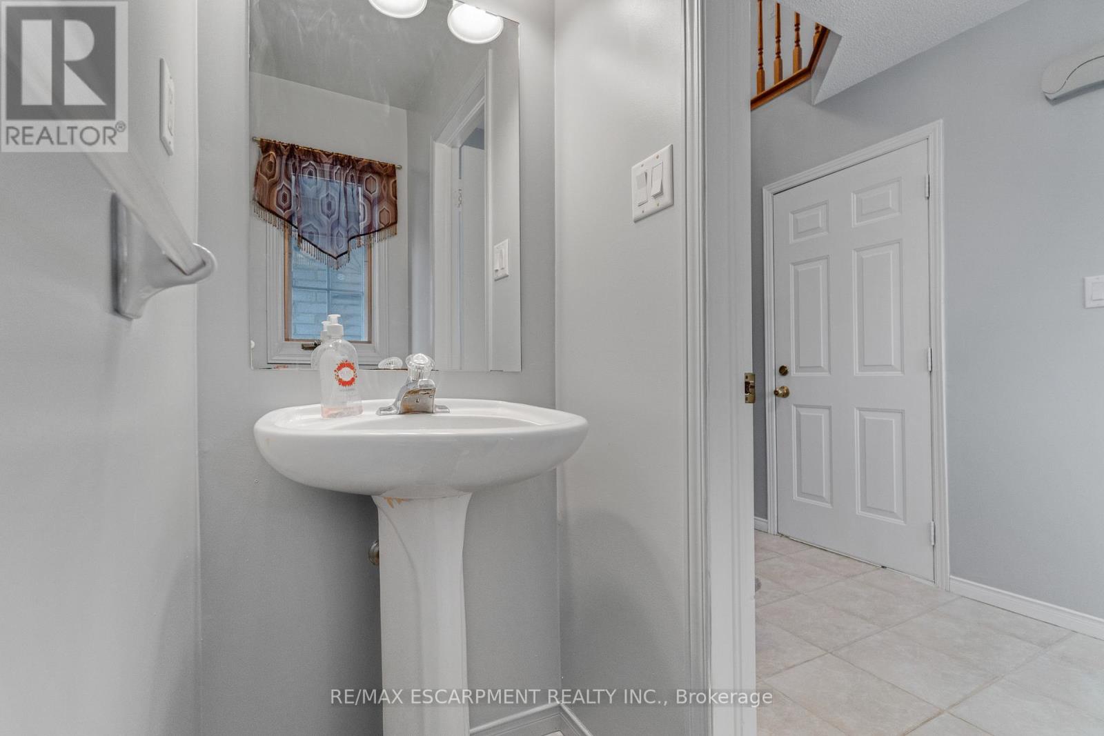 180 Fano Drive, Hamilton, Ontario  L8W 3X3 - Photo 28 - X12945094