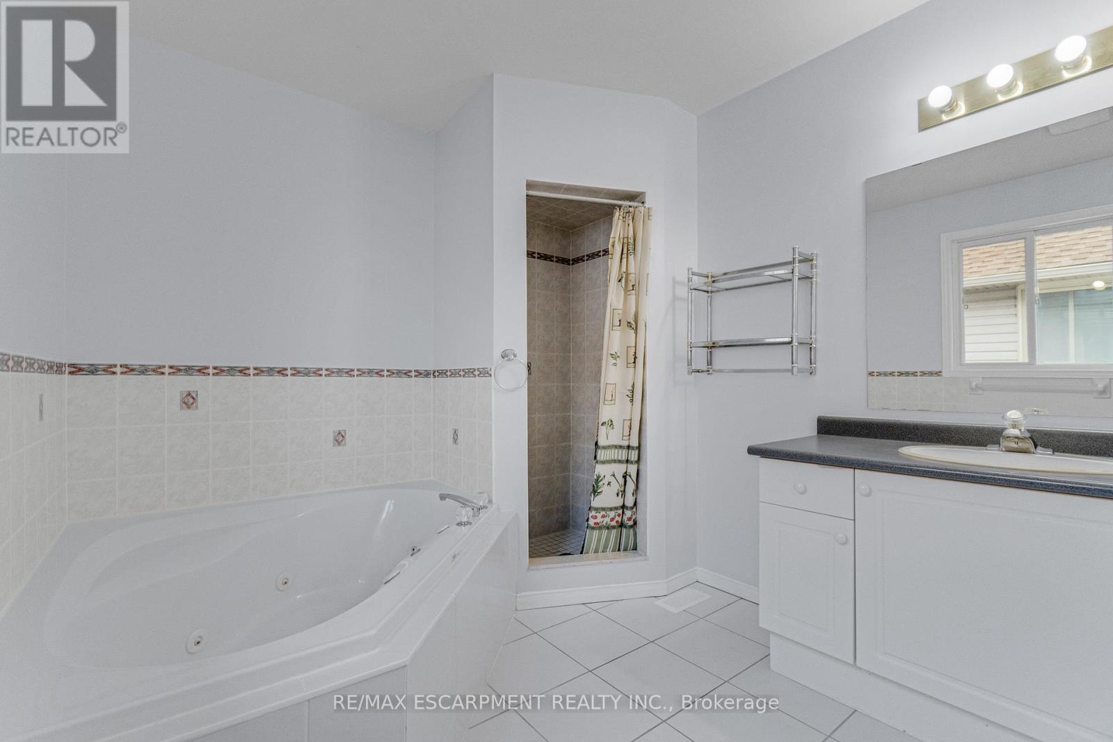 180 Fano Drive, Hamilton, Ontario  L8W 3X3 - Photo 35 - X12945094