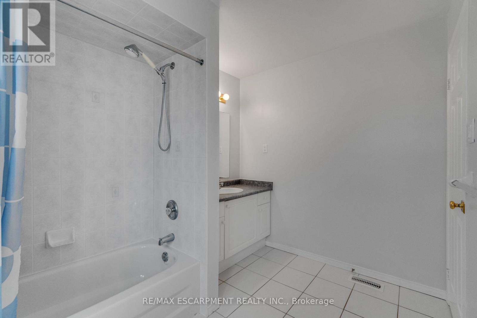 180 Fano Drive, Hamilton, Ontario  L8W 3X3 - Photo 42 - X12945094