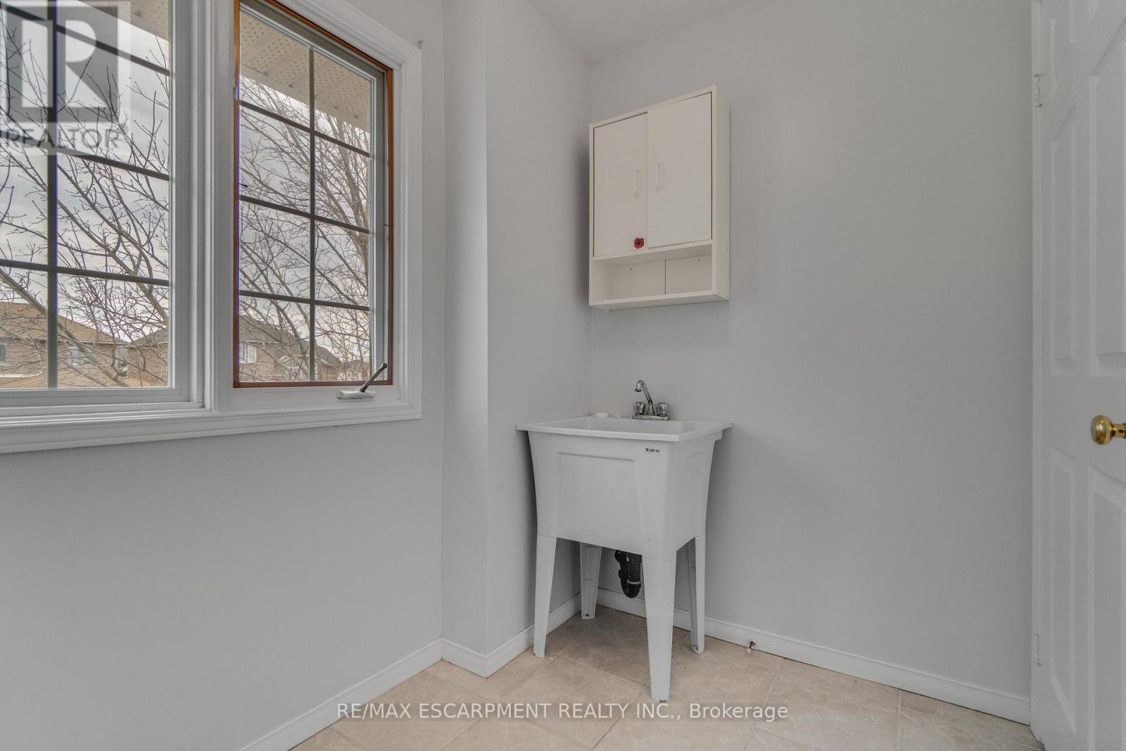 180 Fano Drive, Hamilton, Ontario  L8W 3X3 - Photo 43 - X12945094