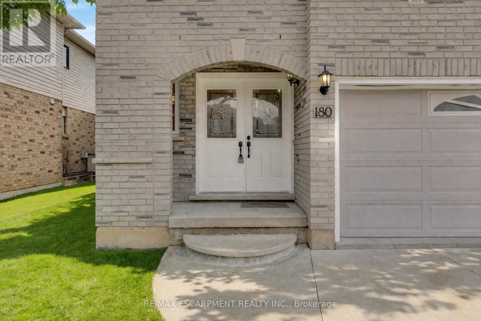 180 Fano Drive, Hamilton, Ontario  L8W 3X3 - Photo 5 - X12945094