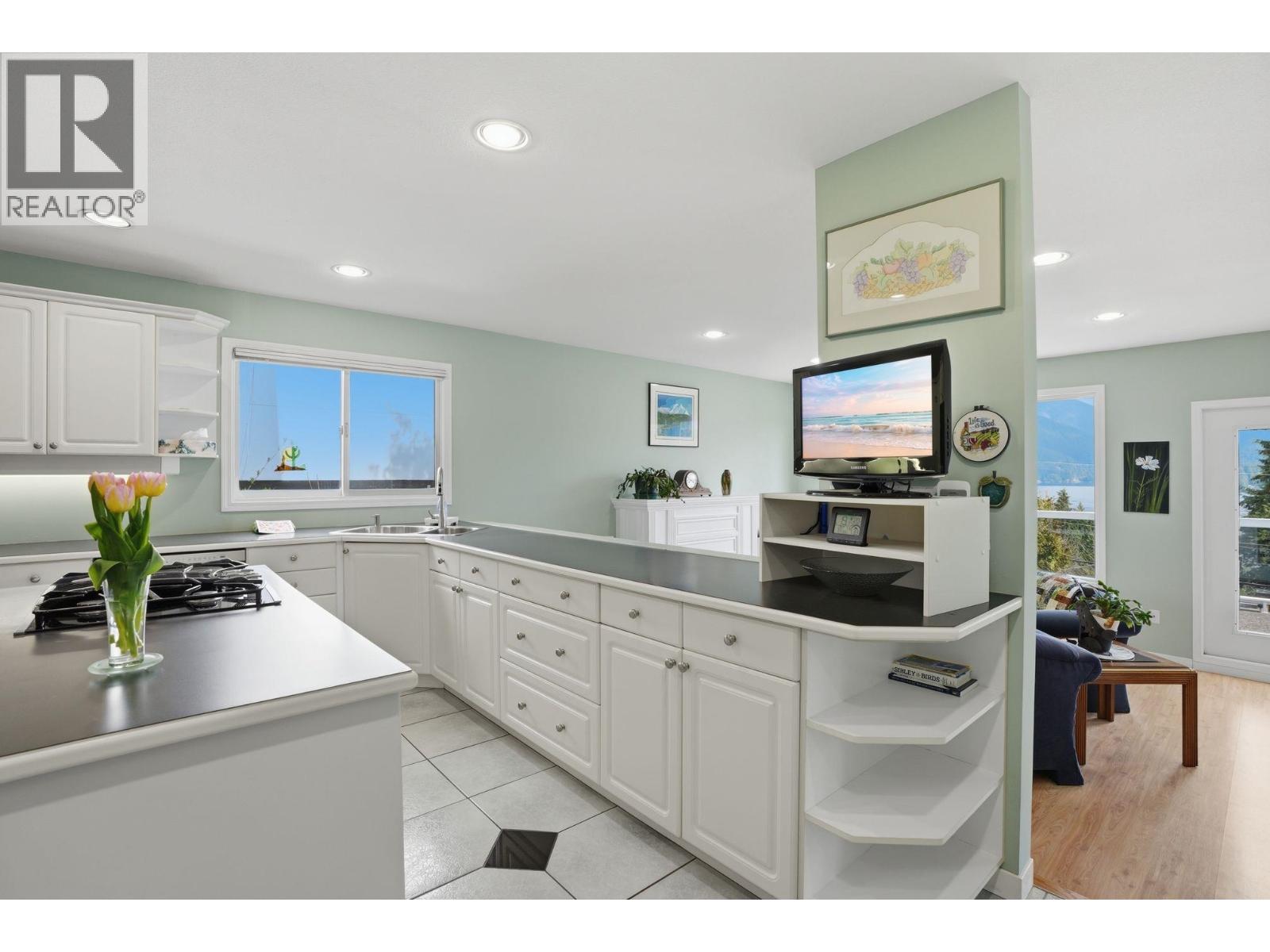 2341 Caledonia Avenue, North Vancouver, British Columbia  V7G 1T8 - Photo 11 - R3105668