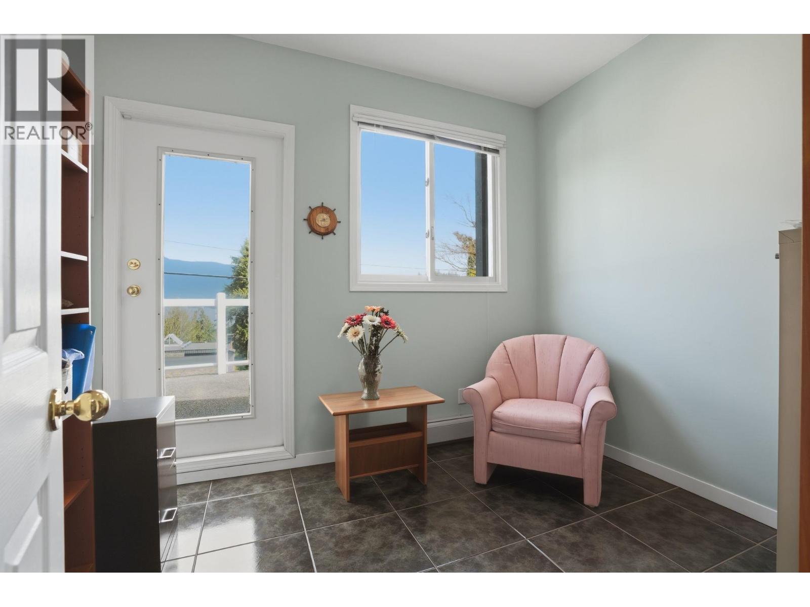 2341 Caledonia Avenue, North Vancouver, British Columbia  V7G 1T8 - Photo 4 - R3105668