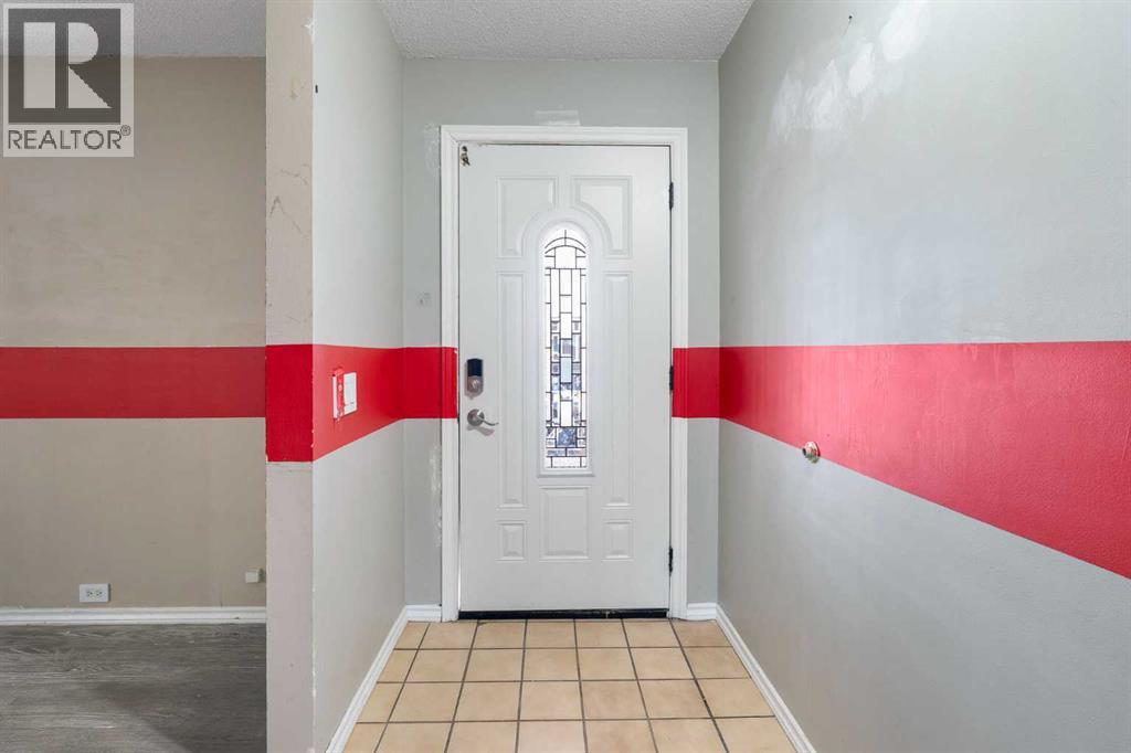 5128 Maryvale Drive Ne, Calgary, Alberta  T2A 2V6 - Photo 3 - A2298155