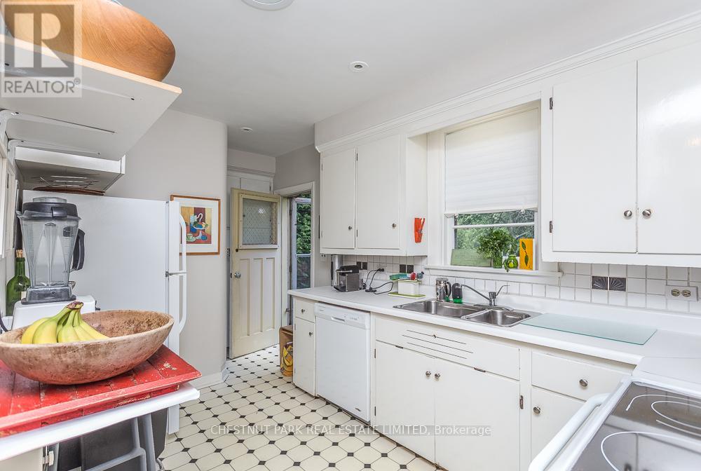 180 Strathgowan Avenue, Toronto, Ontario  M4N 1C3 - Photo 10 - C12944954