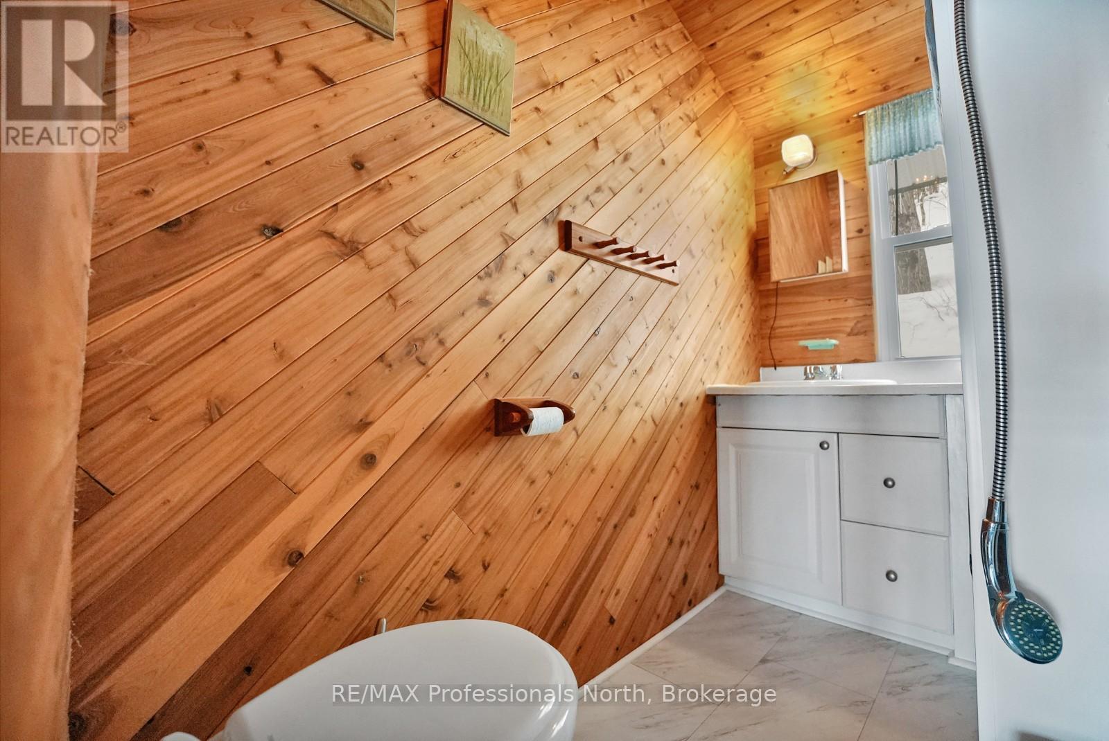 1027 Dow Trail, Dysart Et Al, Ontario  K0M 1S0 - Photo 17 - X12945382